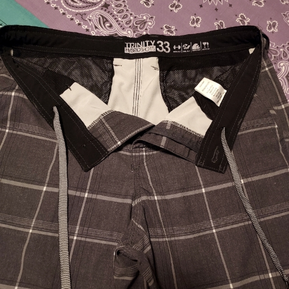 Trinity Hybrid Shorts Men's size 33 grey plaid